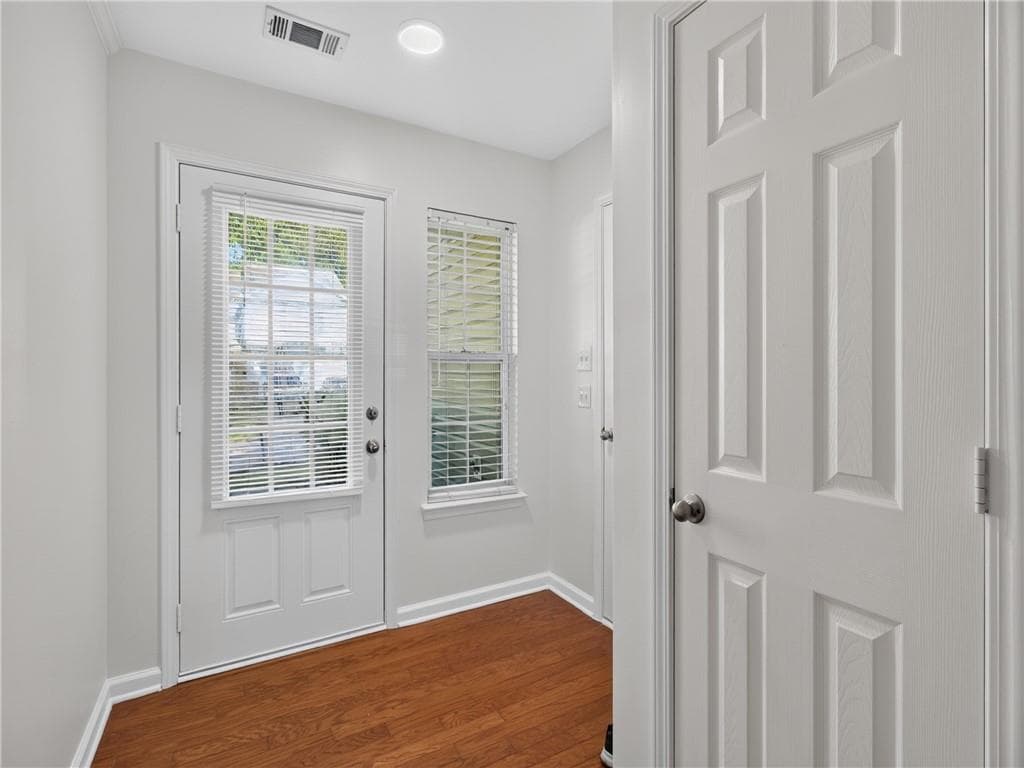 3 bedroom, 3 bathroom, 1,752 sq ft single family residence for rent at 2820 Mayfair Drive, Cumming, GA 30040 for $2,100 a month — photo 3