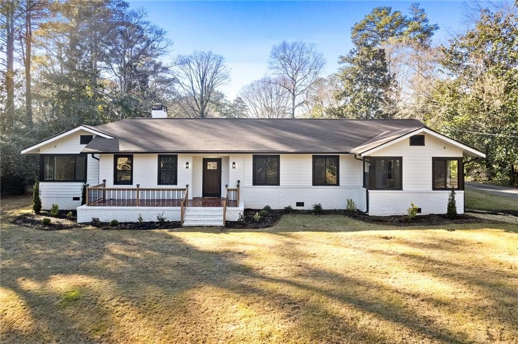 4 bedroom, 3 bathroom, 3,468 sq ft single family residence under contract at 1099 Pine Valley Road, Griffin, GA 30224 — photo 2
