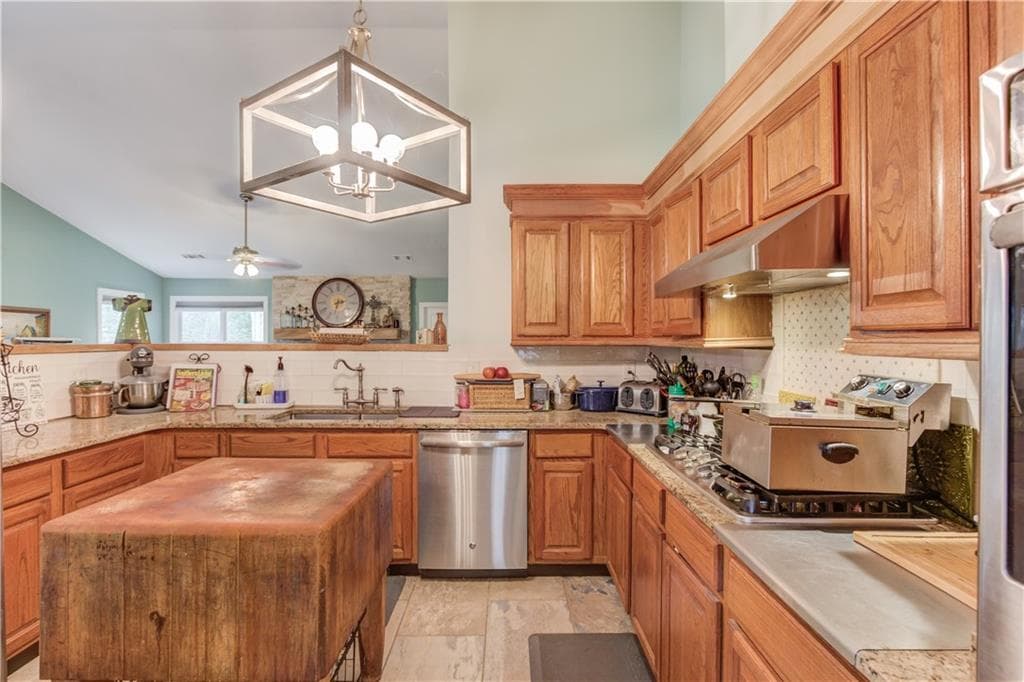 6 bedroom, 4 bathroom, 4,201 sq ft single family residence for sale at 1200 Amhearst Oaks Drive, Lawrenceville, GA 30043 — photo 7