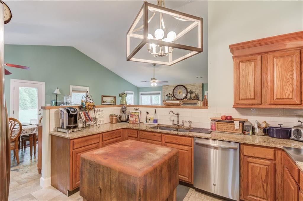 6 bedroom, 4 bathroom, 4,201 sq ft single family residence for sale at 1200 Amhearst Oaks Drive, Lawrenceville, GA 30043 — photo 8