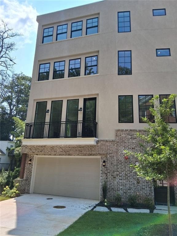 4 bedroom, 3 bathroom, 3,415 sq ft townhouse for rent at 3525 Kingsboro Road, Atlanta, GA 30319 for $13,200 a month — photo 1 of 10