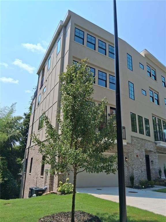 4 bedroom, 3 bathroom, 3,415 sq ft townhouse for rent at 3525 Kingsboro Road, Atlanta, GA 30319 for $13,200 a month — photo 2
