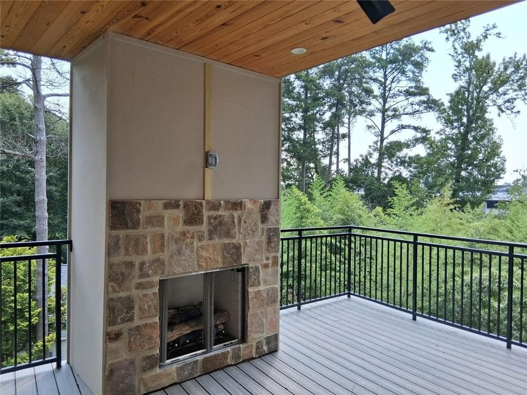 4 bedroom, 3 bathroom, 3,415 sq ft townhouse for rent at 3525 Kingsboro Road, Atlanta, GA 30319 for $13,200 a month — photo 4