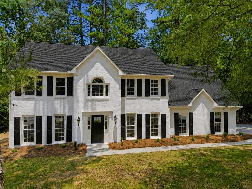 5 bedroom, 3 bathroom, 2,474 sq ft single family residence for sale at 4933 Willow Creek Drive, Woodstock, GA 30188