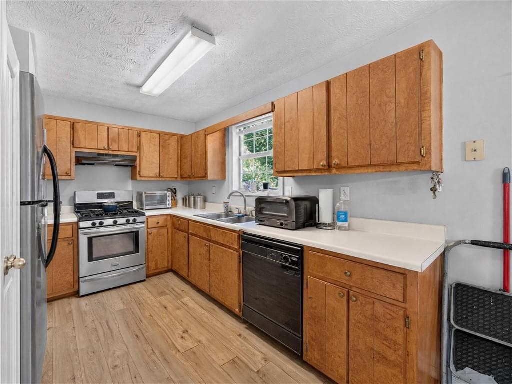 4 bedroom, 3 bathroom, 1,680 sq ft single family residence under contract at 340 Boundary Tree Drive, Ellenwood, GA 30294 — photo 5