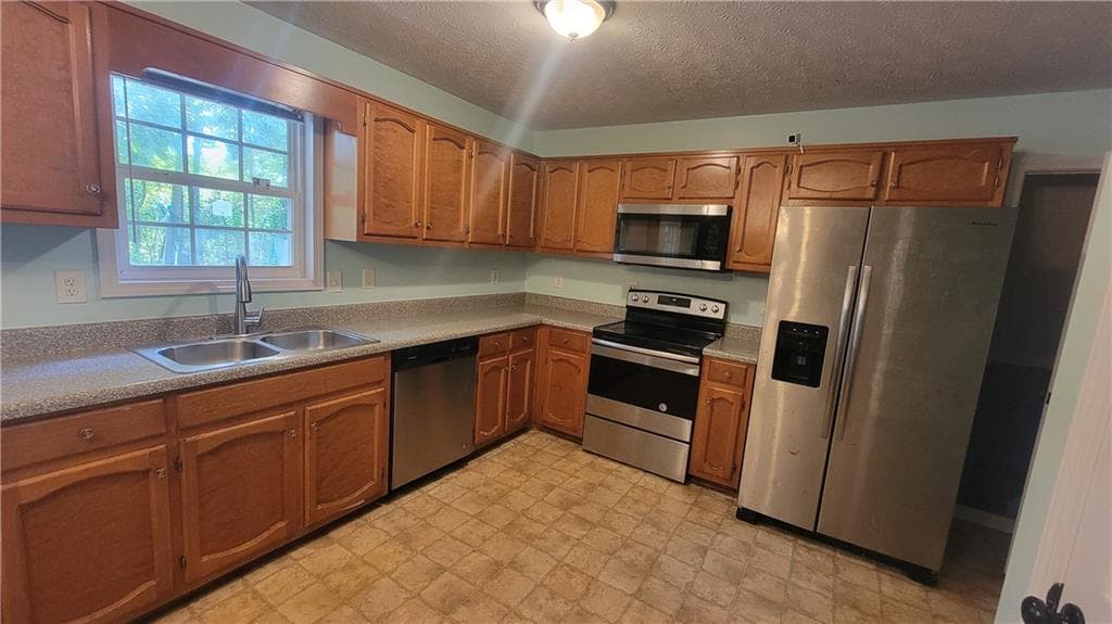 5 bedroom, 2 bathroom, 1,928 sq ft single family residence for sale at 124 Taylors Lane, Carrollton, GA 30117 — photo 6