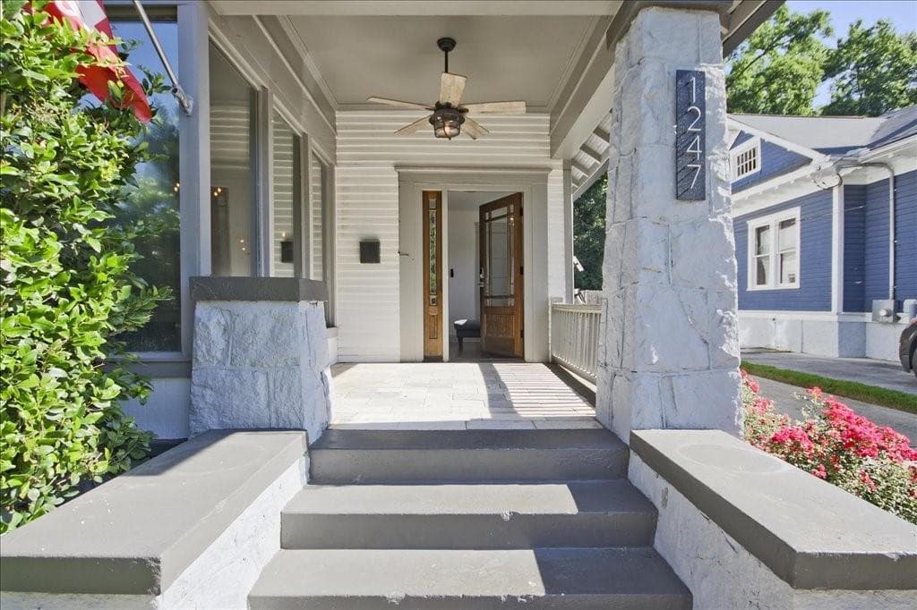 6 bedroom, 4 bathroom, 3,143 sq ft single family residence under contract at 1247 Lucile Avenue, Atlanta, GA 30310 — photo 2