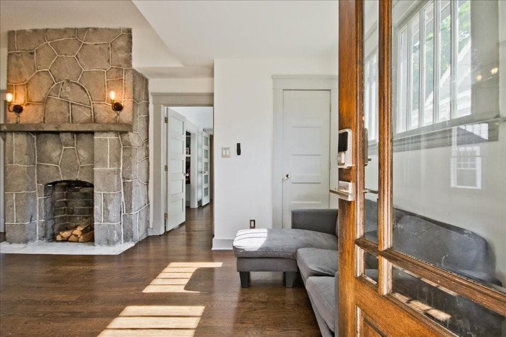 6 bedroom, 4 bathroom, 3,143 sq ft single family residence under contract at 1247 Lucile Avenue, Atlanta, GA 30310 — photo 4