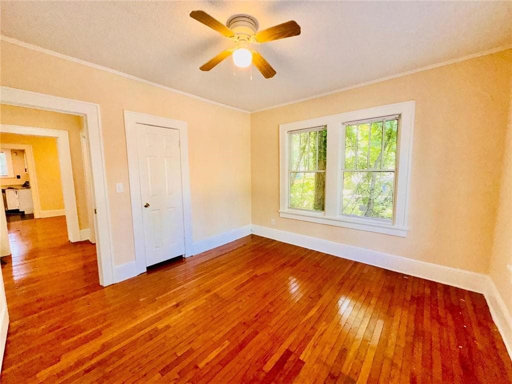 3 bedroom, 2 bathroom, 1,204 sq ft single family residence for sale at 880 Cascade Avenue, Atlanta, GA 30311 — photo 4