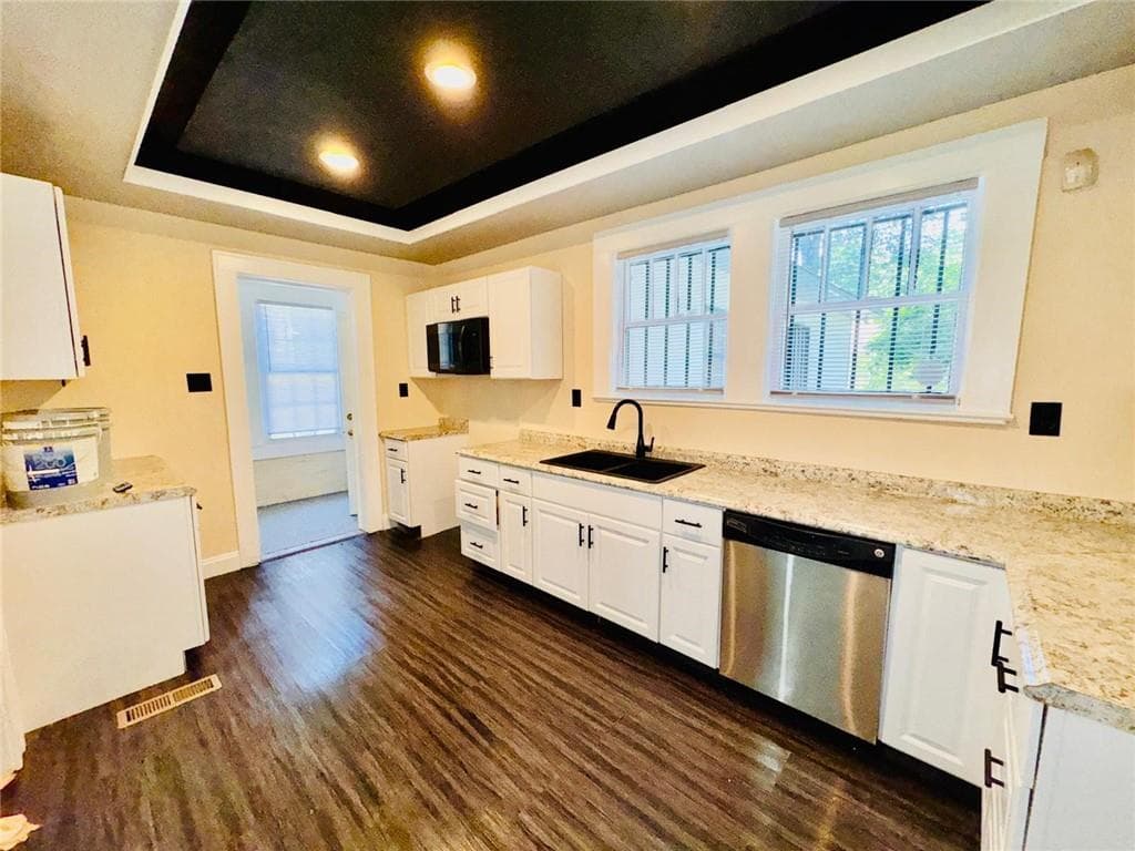 3 bedroom, 2 bathroom, 1,204 sq ft single family residence for sale at 880 Cascade Avenue, Atlanta, GA 30311 — photo 5
