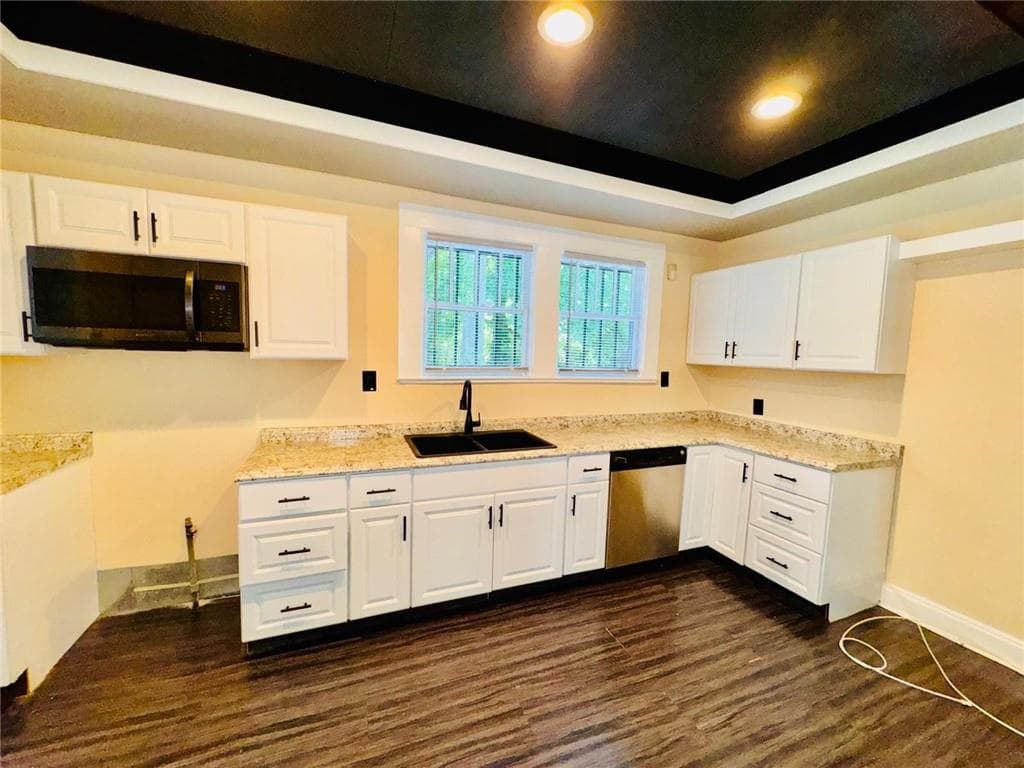 3 bedroom, 2 bathroom, 1,204 sq ft single family residence for sale at 880 Cascade Avenue, Atlanta, GA 30311 — photo 6