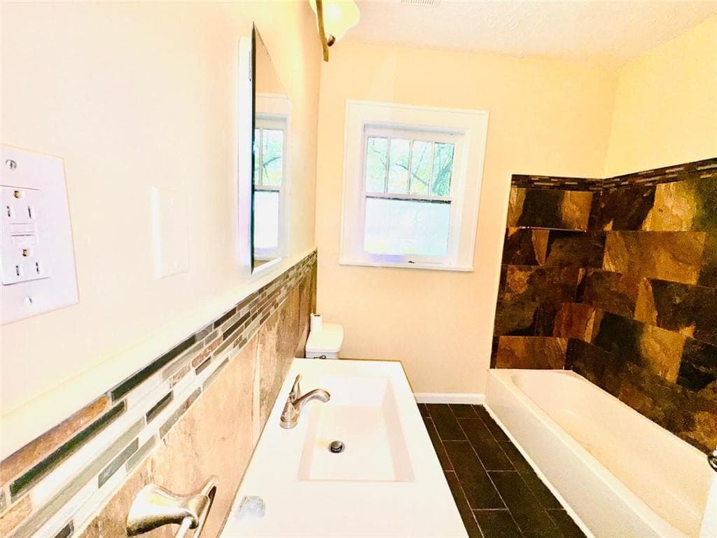 3 bedroom, 2 bathroom, 1,204 sq ft single family residence for sale at 880 Cascade Avenue, Atlanta, GA 30311 — photo 8