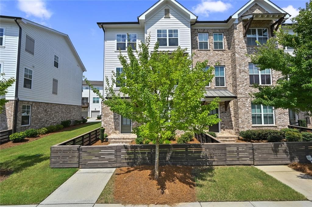 4 bedroom, 4 bathroom, 2,235 sq ft townhouse for sale at 3352 Acorn Harvest Lane, Suwanee, GA 30024 — photo 4