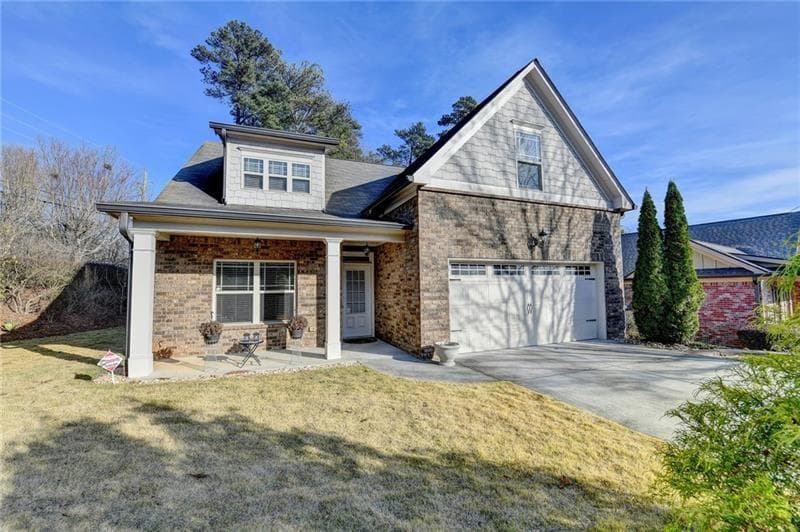 4 bedroom, 3 bathroom, 2,400 sq ft single family residence for sale at 4001 Sovereign Drive, Buford, GA 30519 — photo 2