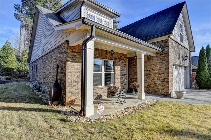 4 bedroom, 3 bathroom, 2,400 sq ft single family residence for sale at 4001 Sovereign Drive, Buford, GA 30519 — photo 4