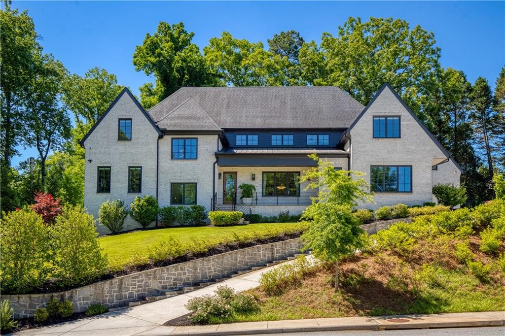 6 bedroom, 7 bathroom, 6,143 sq ft single family residence for rent at 840 Kenry Court, Atlanta, GA 30342 for $16,500 a month — photo 3