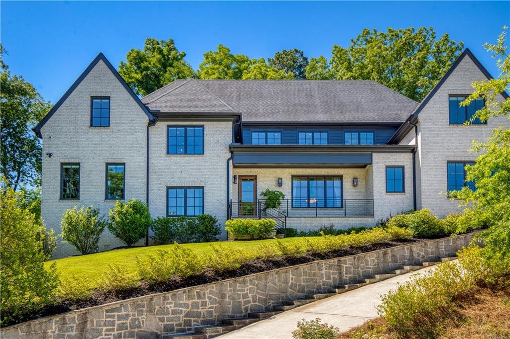 6 bedroom, 7 bathroom, 6,143 sq ft single family residence for rent at 840 Kenry Court, Atlanta, GA 30342 for $16,500 a month — photo 4
