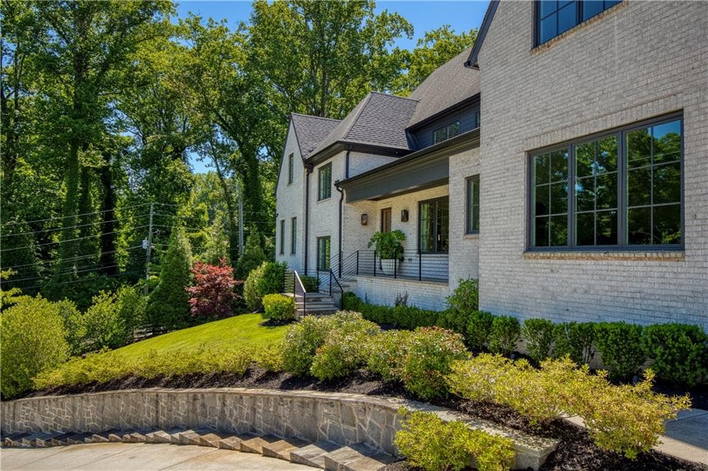 6 bedroom, 7 bathroom, 6,143 sq ft single family residence for rent at 840 Kenry Court, Atlanta, GA 30342 for $16,500 a month — photo 5