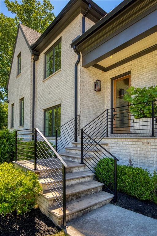 6 bedroom, 7 bathroom, 6,143 sq ft single family residence for rent at 840 Kenry Court, Atlanta, GA 30342 for $16,500 a month — photo 9