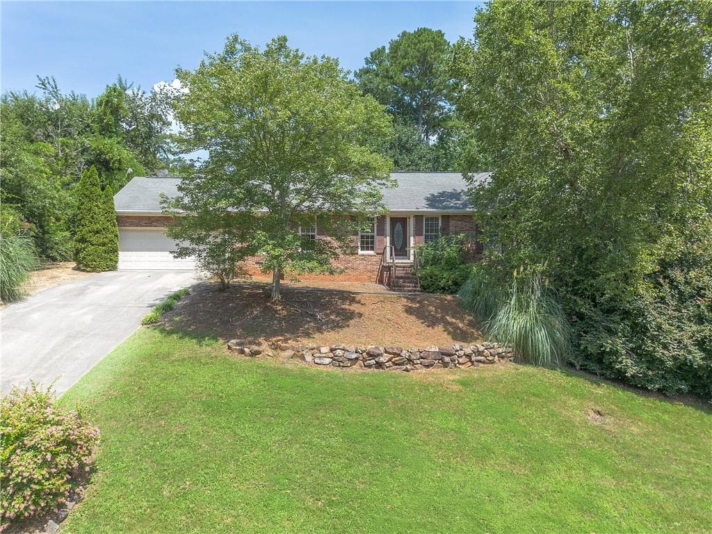 3 bedroom, 2 bathroom, 1,807 sq ft single family residence for sale at 7 Valley Brook Drive, Rome, GA 30161 — photo 2