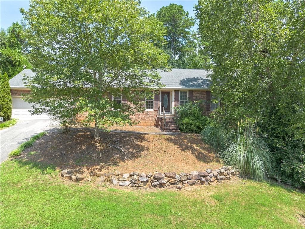 3 bedroom, 2 bathroom, 1,807 sq ft single family residence for sale at 7 Valley Brook Drive, Rome, GA 30161 — photo 3