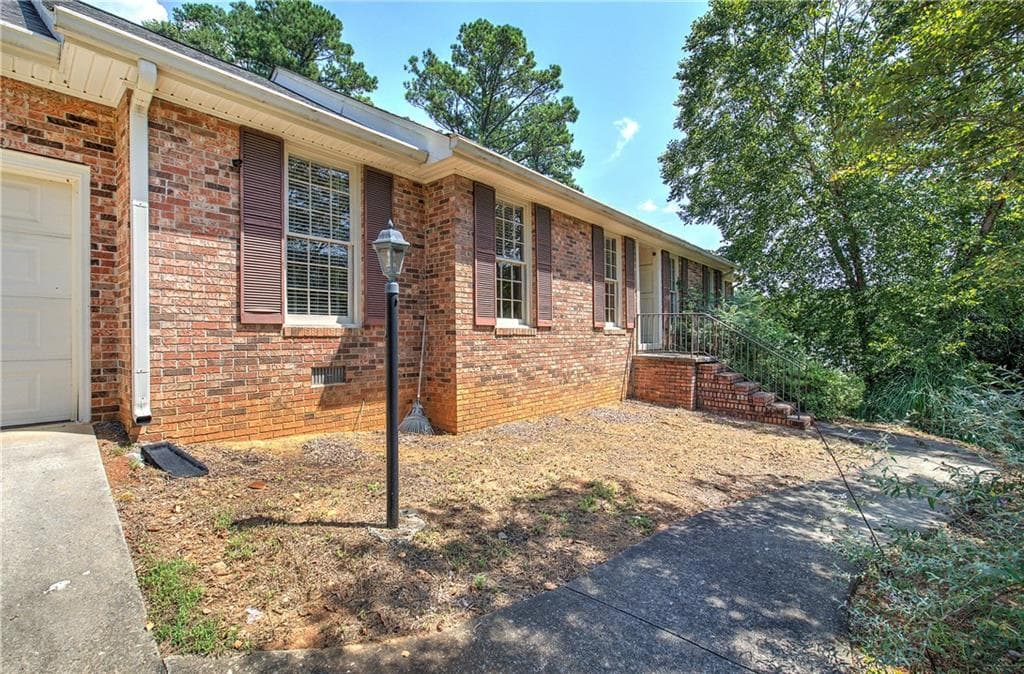 3 bedroom, 2 bathroom, 1,807 sq ft single family residence for sale at 7 Valley Brook Drive, Rome, GA 30161 — photo 4