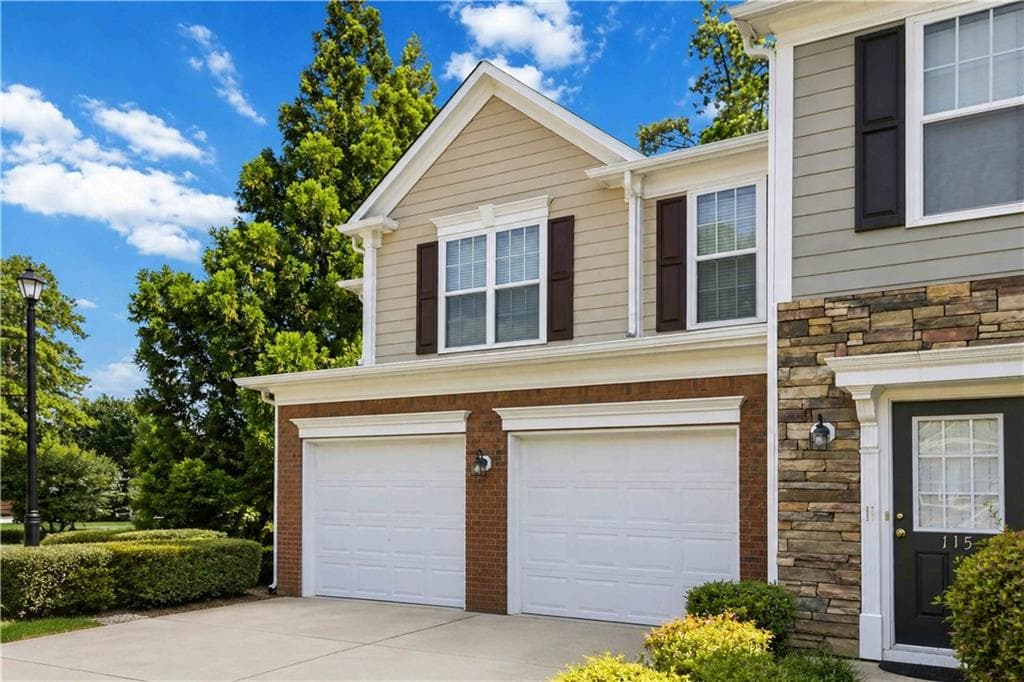 3 bedroom, 3 bathroom, 1,744 sq ft townhouse for rent at 105 Finchley Drive, Roswell, GA 30076 for $2,595 a month — photo 2