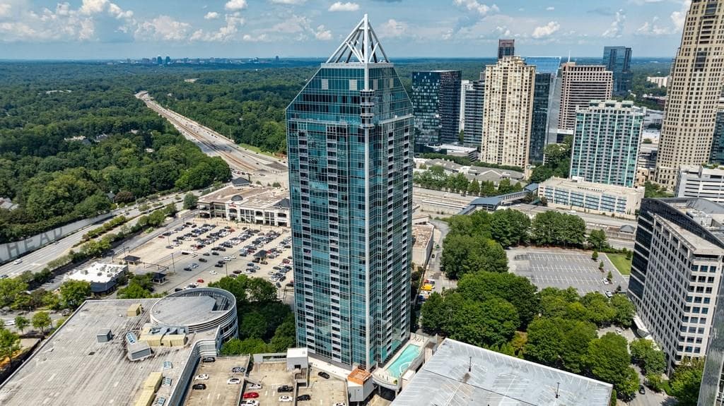 2 bedroom, 2 bathroom, 1,270 sq ft condominium for sale at 3338 Peachtree Road 1807, Atlanta, GA 30326 — photo 1 of 40