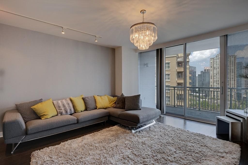 2 bedroom, 2 bathroom, 1,270 sq ft condominium for sale at 3338 Peachtree Road 1807, Atlanta, GA 30326 — photo 9