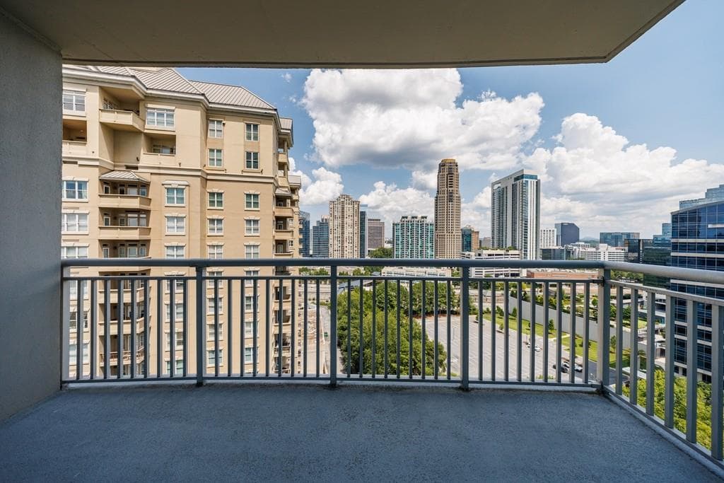 2 bedroom, 2 bathroom, 1,270 sq ft condominium for sale at 3338 Peachtree Road 1807, Atlanta, GA 30326 — photo 10