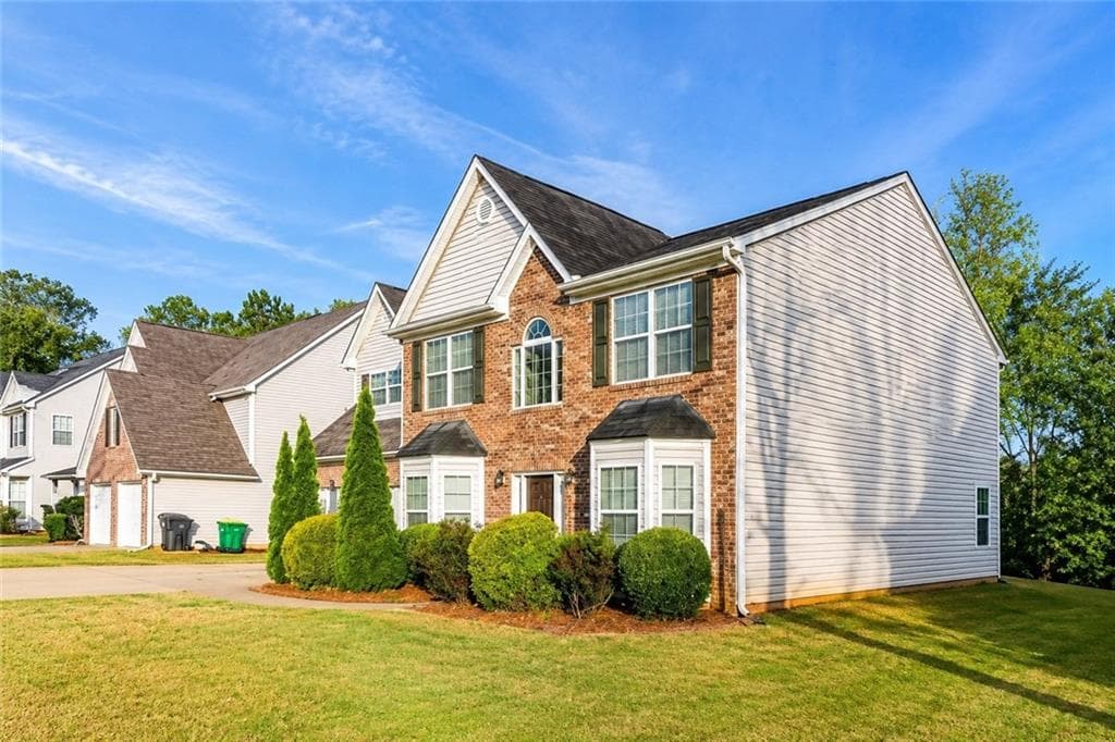4 bedroom, 3 bathroom, 2,880 sq ft single family residence for sale at 4033 Roxberry Hill Lane, Buford, GA 30518 — photo 2