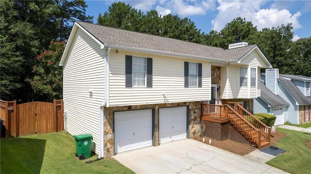 4 bedroom, 3 bathroom, 2,000 sq ft single family residence under contract at 1046 Redan Trace, Stone Mountain, GA 30088 — photo 2