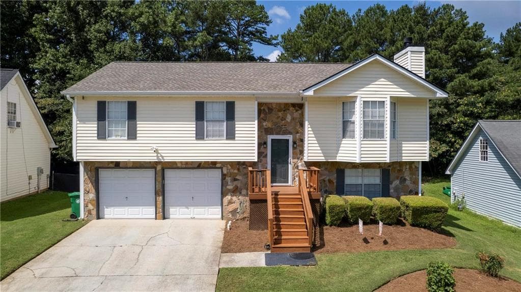4 bedroom, 3 bathroom, 2,000 sq ft single family residence under contract at 1046 Redan Trace, Stone Mountain, GA 30088 — photo 3