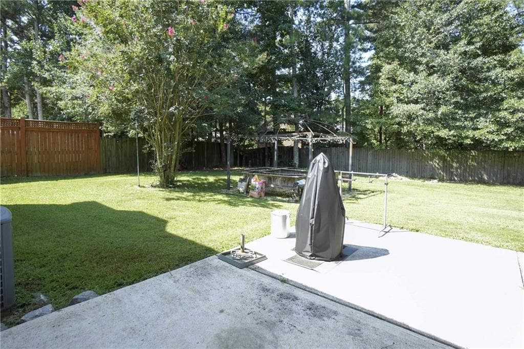 4 bedroom, 3 bathroom, 2,000 sq ft single family residence under contract at 1046 Redan Trace, Stone Mountain, GA 30088 — photo 10