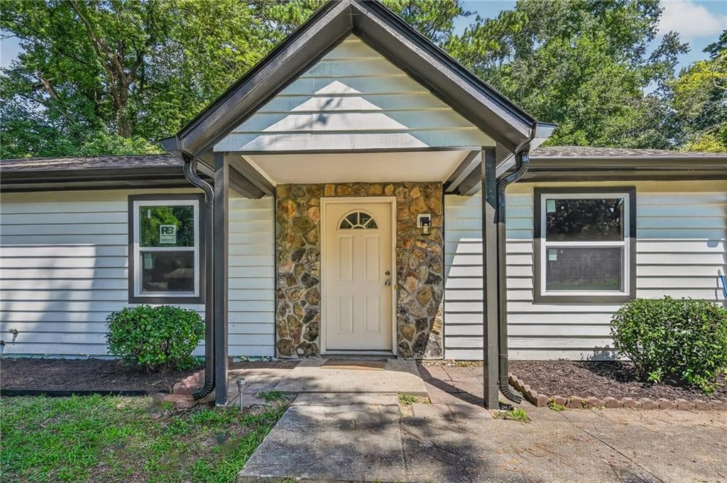3 bedroom, 2 bathroom, 1,188 sq ft single family residence under contract at 773 Whitehall Drive, Lawrenceville, GA 30043 — photo 6