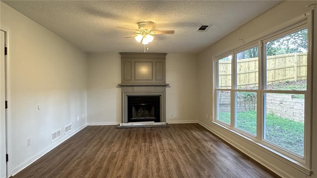 4 bedroom, 3 bathroom, 2,014 sq ft single family residence under contract at 2002 Chivalry Court, Lawrenceville, GA 30044 — photo 9