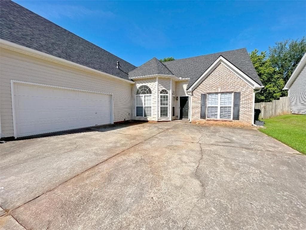 4 bedroom, 2 bathroom, 1,896 sq ft single family residence for rent at 408 Lee Miller Drive, Suwanee, GA 30024 for $2,300 a month — photo 3
