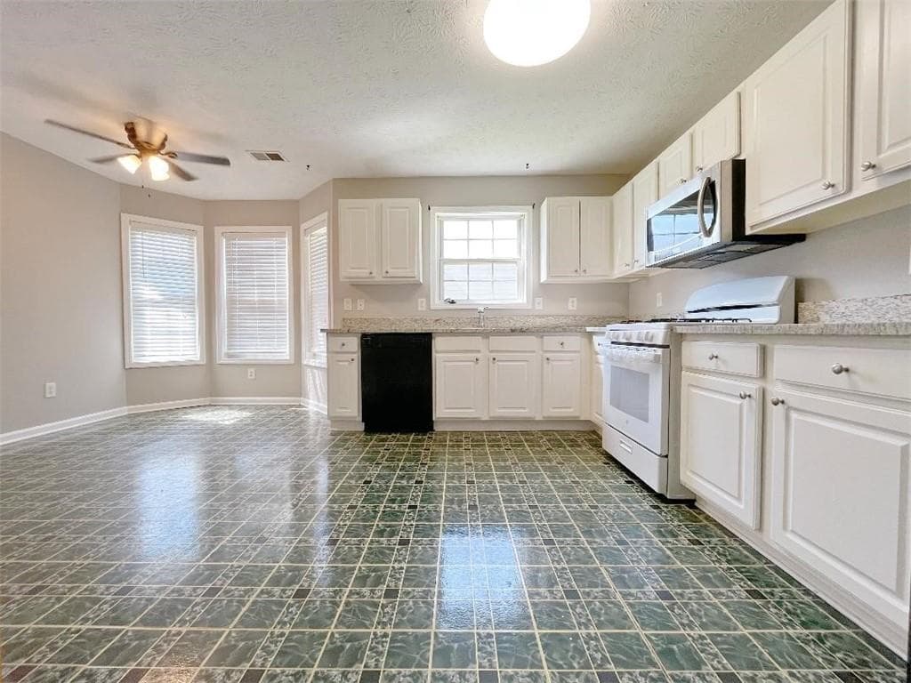 4 bedroom, 2 bathroom, 1,896 sq ft single family residence for rent at 408 Lee Miller Drive, Suwanee, GA 30024 for $2,300 a month — photo 8