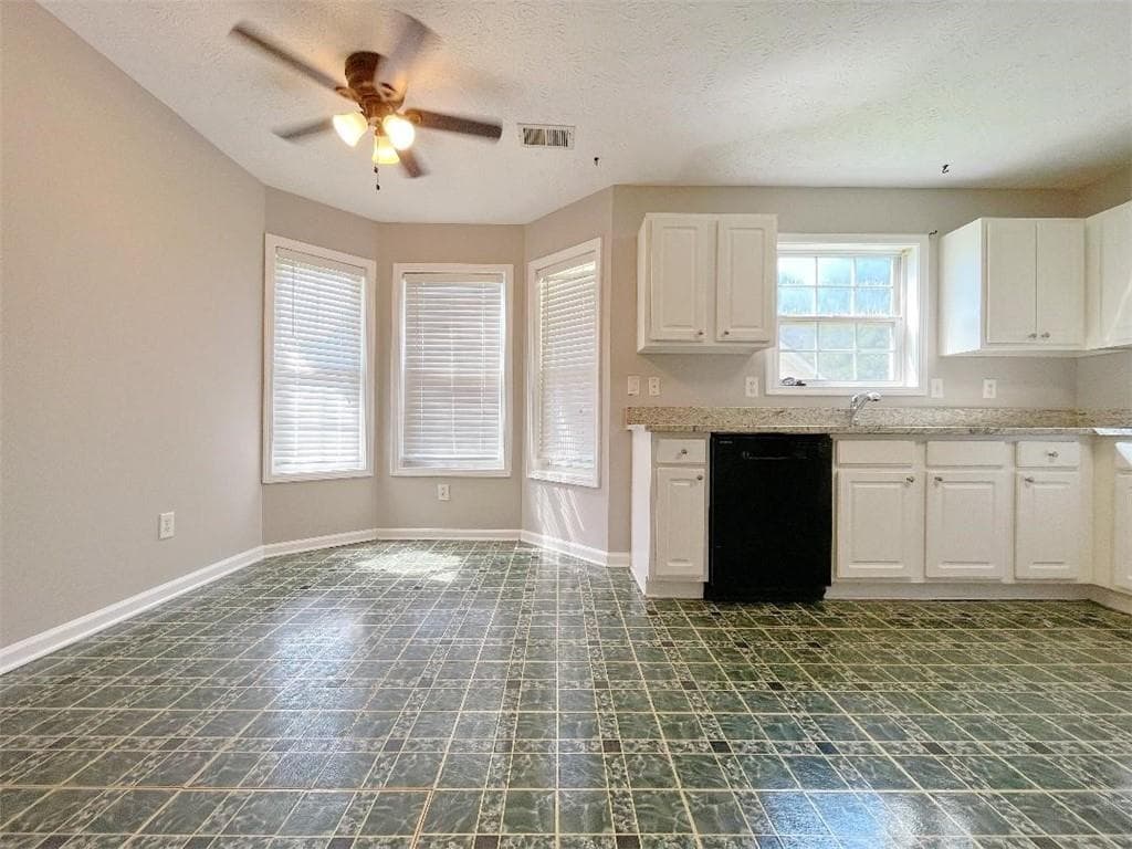 4 bedroom, 2 bathroom, 1,896 sq ft single family residence for rent at 408 Lee Miller Drive, Suwanee, GA 30024 for $2,300 a month — photo 9