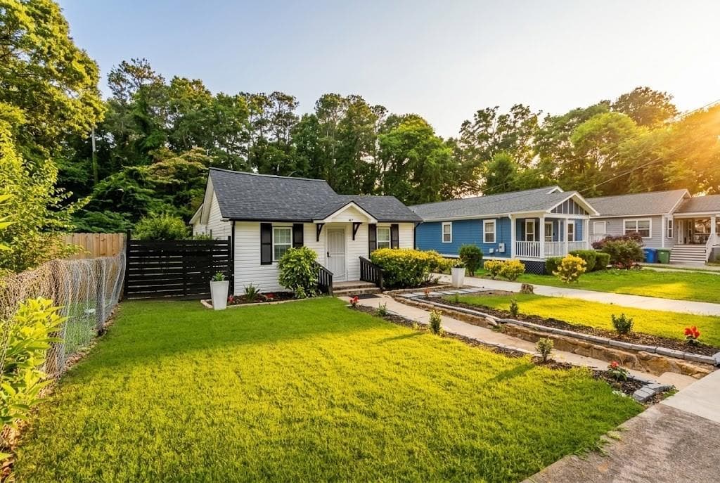 3 bedroom, 2 bathroom, 1,025 sq ft single family residence for sale at 2100 Tiger Flowers Drive, Atlanta, GA 30314 — photo 2