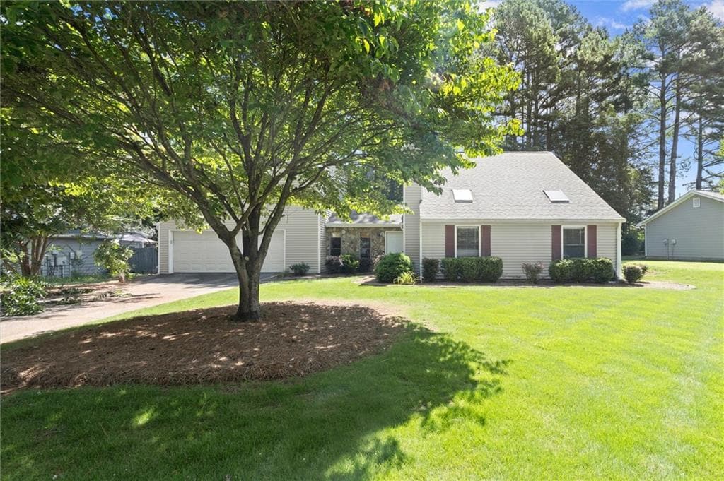3 bedroom, 2 bathroom, 1,518 sq ft single family residence for sale at 2272 Macby Drive, Marietta, GA 30066 — photo 2