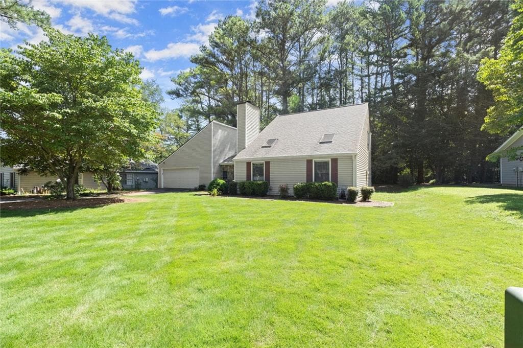 3 bedroom, 2 bathroom, 1,518 sq ft single family residence for sale at 2272 Macby Drive, Marietta, GA 30066 — photo 3