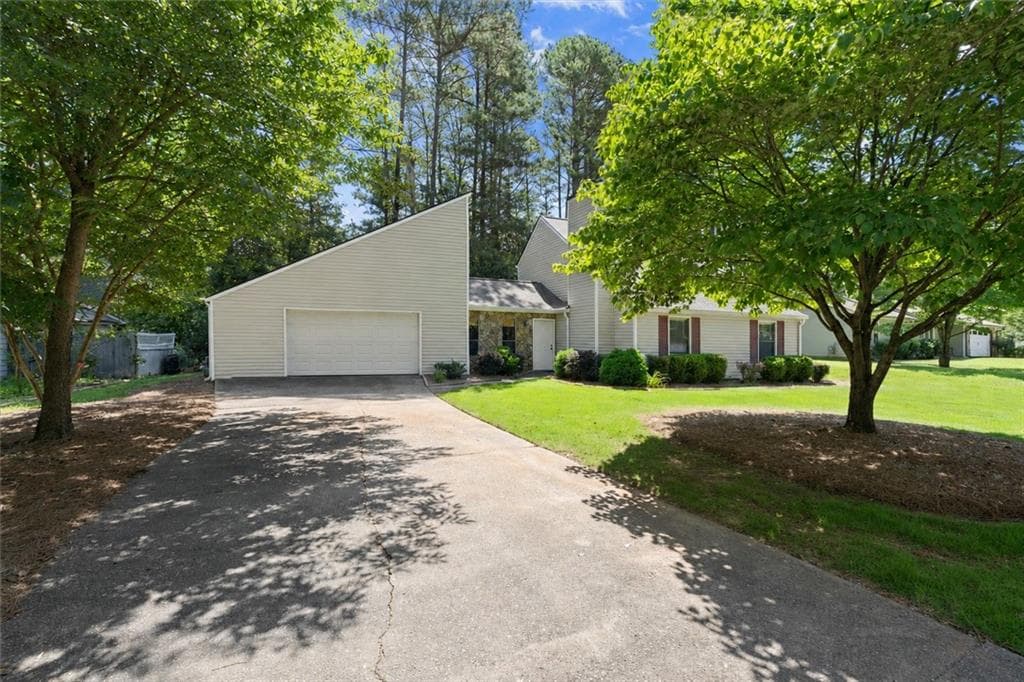 3 bedroom, 2 bathroom, 1,518 sq ft single family residence for sale at 2272 Macby Drive, Marietta, GA 30066 — photo 4