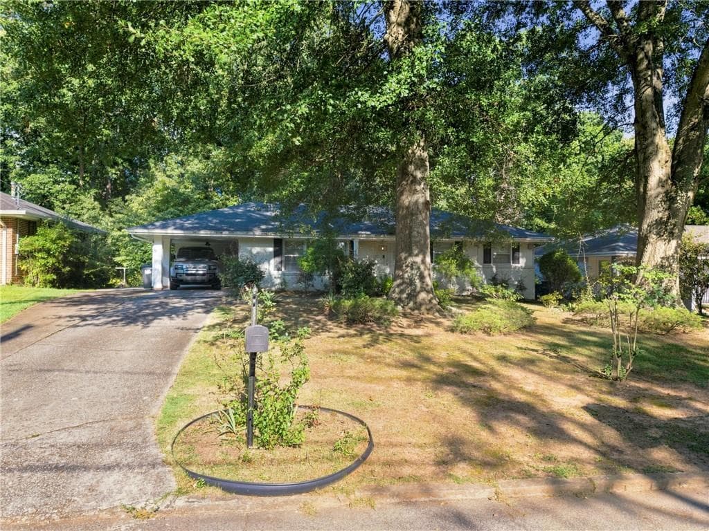 3 bedroom, 2 bathroom, 1,624 sq ft single family residence for sale at 2834 S Clark Drive, East Point, GA 30344 — photo 3