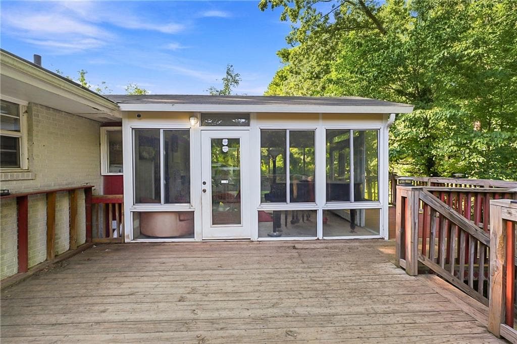 3 bedroom, 2 bathroom, 1,624 sq ft single family residence for sale at 2834 S Clark Drive, East Point, GA 30344 — photo 4