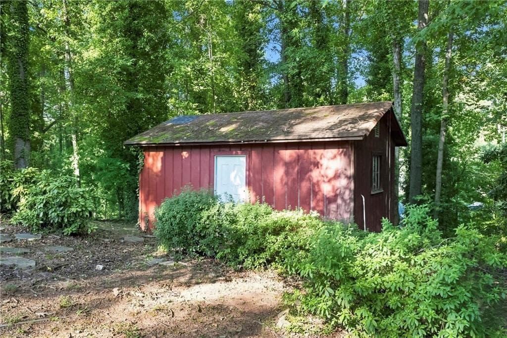 3 bedroom, 2 bathroom, 1,624 sq ft single family residence for sale at 2834 S Clark Drive, East Point, GA 30344 — photo 10