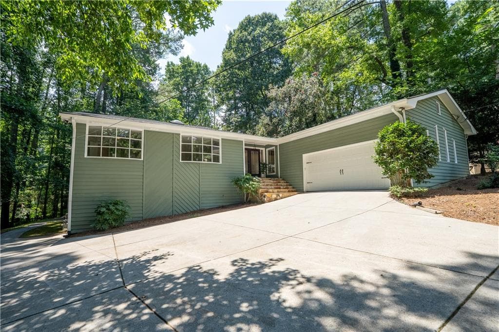 4 bedroom, 4 bathroom, 3,433 sq ft single family residence for sale at 3882 Centre Court, Peachtree Corners, GA 30092 — photo 4