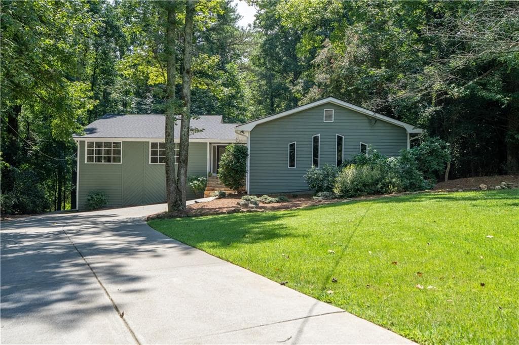 4 bedroom, 4 bathroom, 3,433 sq ft single family residence for sale at 3882 Centre Court, Peachtree Corners, GA 30092 — photo 7