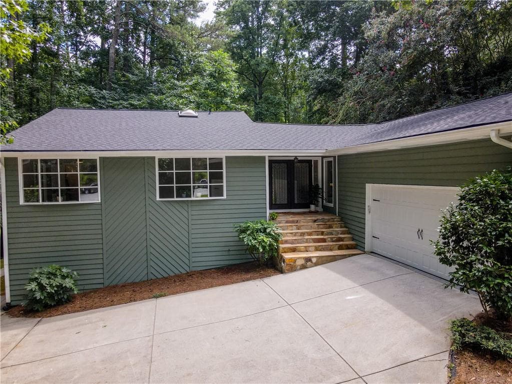 4 bedroom, 4 bathroom, 3,433 sq ft single family residence for sale at 3882 Centre Court, Peachtree Corners, GA 30092 — photo 5