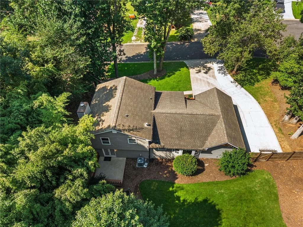 4 bedroom, 3 bathroom, 1,842 sq ft single family residence for sale at 492 Rustic Ridge Circle, Lawrenceville, GA 30043 — photo 6